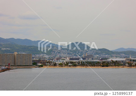 芦屋鳴尾浜線歩道より甲山を望む 125899137