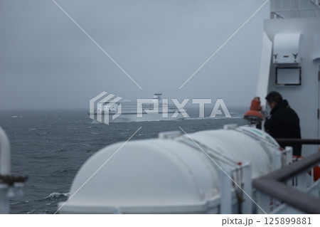フェリーからの通過フエリー 125899881