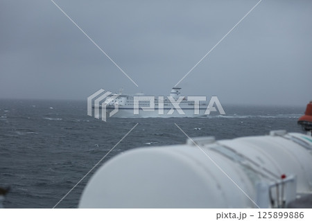 フェリーからの通過フエリー 125899886
