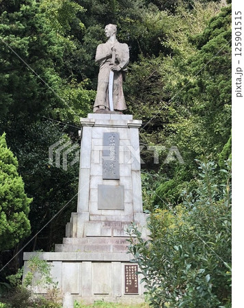伊豆・三島神社の吉田松陰像 伊豆・三島神社の吉田松陰像 125901515