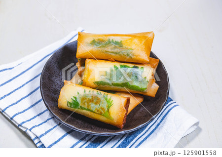 厚揚げとチーズの春巻き 125901558