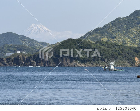 松崎の海から見た富士山 125901640