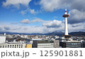 冬空に映える京都タワーと市街地の風景   Kyoto Tower and Cityscape und 125901881