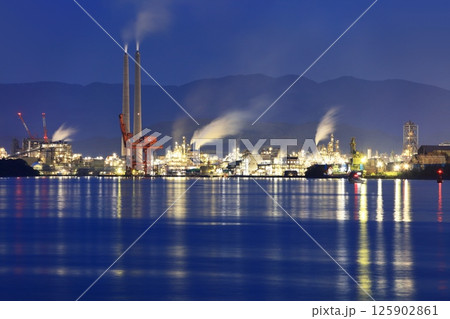 【山口県】周南コンビナートの夜景 125902861
