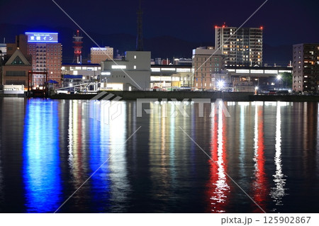 【山口県】JR徳山駅の夜景 【山口県】JR徳山駅の夜景 125902867