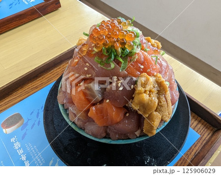 海鮮丼 125906029