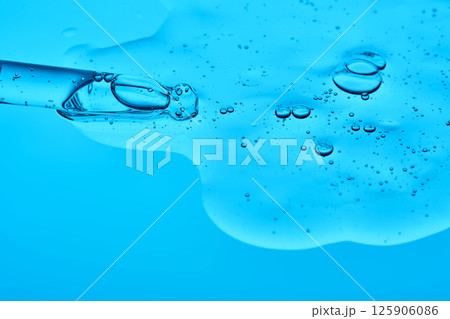 A pipette with a juicy gel texture. 125906086