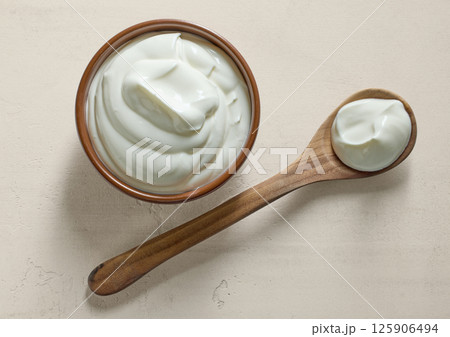 bowl of sour cream jogurt bowl of sour cream jogurt 125906494