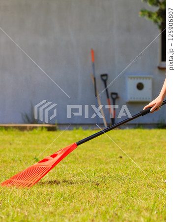 Person raking leaves 125906807