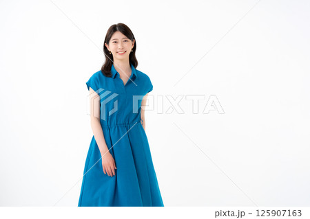 笑顔の女性 125907163