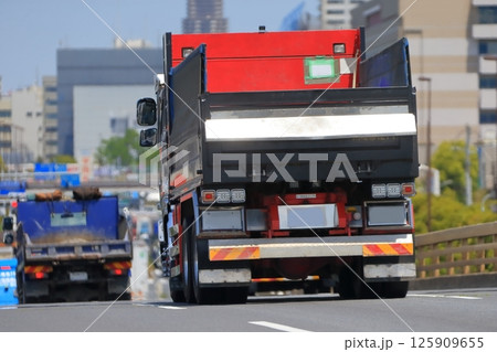 ダンプトラック　イメージ 125909655