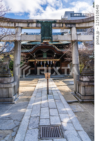 京都　菅大臣神社（菅大臣天満宮）鳥居　菅原道真の邸宅跡（紅梅殿）　下京区菅大臣町 125910640