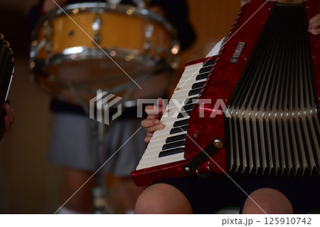 学習発表会、こども、手元、アンダー 学習発表会、こども、手元、アンダー 125910742