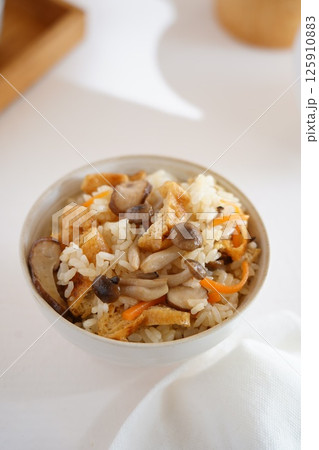 炊き込みご飯 125910883