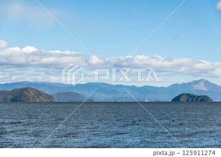 【奥琵琶湖から望む竹生島】 【奥琵琶湖から望む竹生島】 125911274