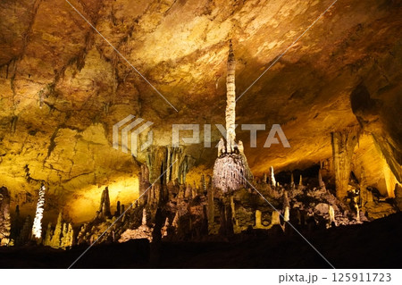Magnificent Stalactites and Stalagmites Inside Huanglong(Yellow Dragon) Cave, Zhangjiajie, China Magnificent Stalactites and Stalagmites Inside Huanglong(Yellow Dragon) Cave, Zhangjiajie, China 125911723