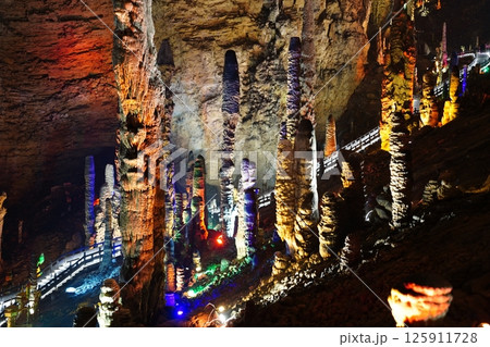 Magnificent Stalactites and Stalagmites Inside Huanglong(Yellow Dragon) Cave, Zhangjiajie, China Magnificent Stalactites and Stalagmites Inside Huanglong(Yellow Dragon) Cave, Zhangjiajie, China 125911728