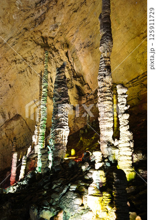 Magnificent Stalactites and Stalagmites Inside Huanglong(Yellow Dragon) Cave, Zhangjiajie, China 125911729