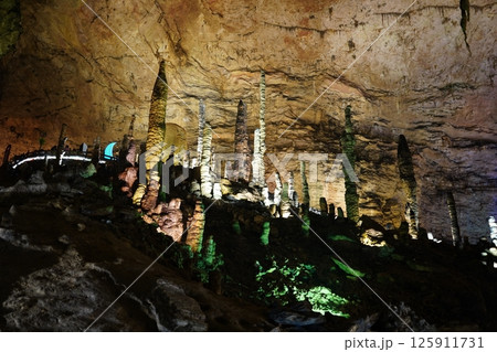 Magnificent Stalactites and Stalagmites Inside Huanglong(Yellow Dragon) Cave, Zhangjiajie, China Magnificent Stalactites and Stalagmites Inside Huanglong(Yellow Dragon) Cave, Zhangjiajie, China 125911731