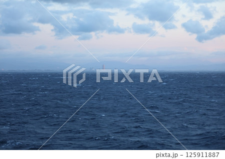 フェリーからの陸地 125911887
