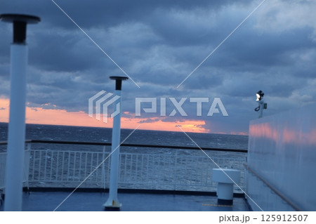 フェリーからの太平洋 125912507