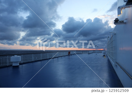 フエリーからの富士山 125912509