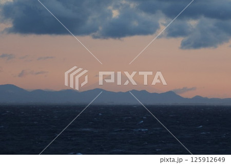 フエリーからの富士山 125912649