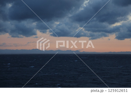 フエリーからの富士山 125912651