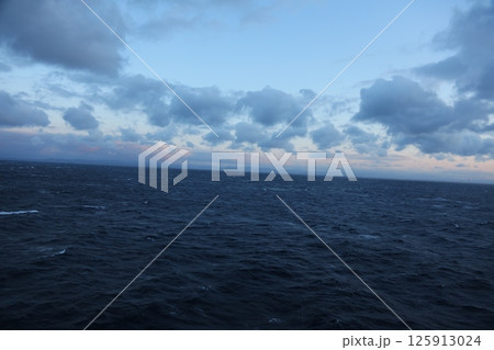 フェリーからの陸地 125913024