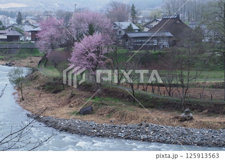 春の朝の白馬村の風景 春の朝の白馬村の風景 125913563