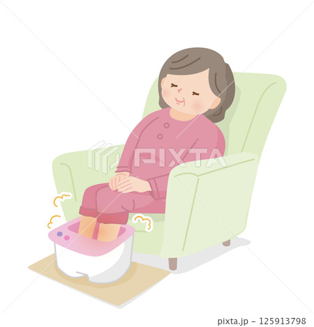 足湯でリラックスする女性 足湯でリラックスする女性 125913798