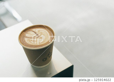 オシャレなカフェのラテアート 125914022
