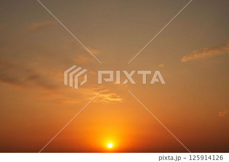 夕焼けに包まれた太陽 夕焼けに包まれた太陽 125914126
