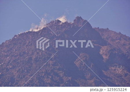 島原まゆやまロードから見上げる雲仙普賢岳 125915224