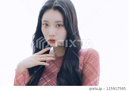 黒髪ロングヘアのヘアスタイルイメージ 125917595