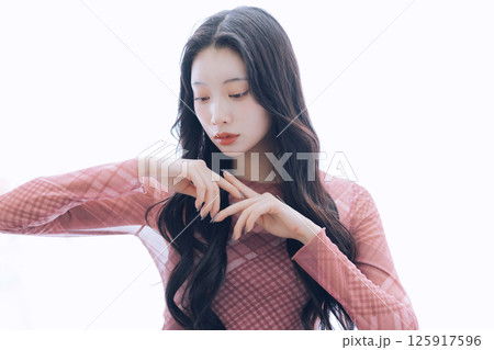 黒髪ロングヘアのヘアスタイルイメージ 黒髪ロングヘアのヘアスタイルイメージ 125917596