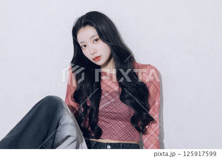 黒髪ロングヘアのヘアスタイルイメージ 125917599