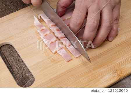 新玉ねぎの丸ごと煮込みスープを作る工程 125918040