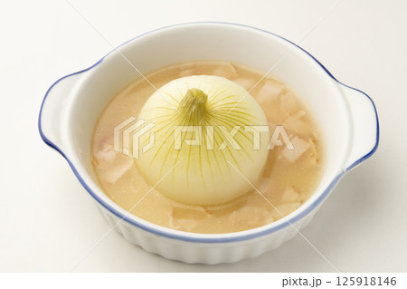 新玉ねぎの丸ごと煮込みスープ 新玉ねぎの丸ごと煮込みスープ 125918146
