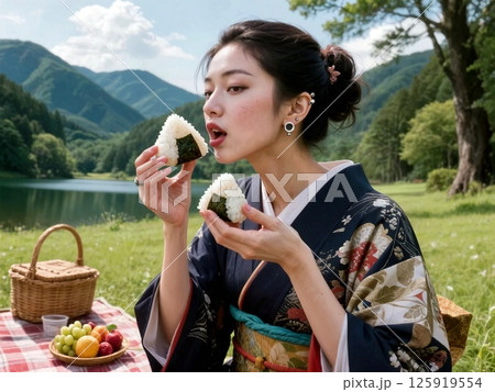 世界の美女が自国のグルメと絶景とファッション紹介シリーズ、おにぎりと日本の白神山地 125919554