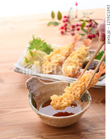 天ぷら盛り合わせ ( 海老、しいたけ、人参、玉葱、大葉 ) 天ぷら盛り合わせ ( 海老、しいたけ、人参、玉葱、大葉 ) 125921843