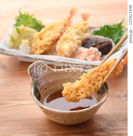 天ぷら盛り合わせ　（ 海老、しいたけ、人参、玉葱、大葉 ） 125921846