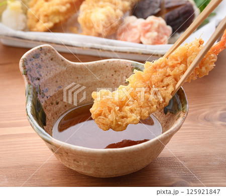 天ぷら盛り合わせ　（ 海老、しいたけ、人参、玉葱、大葉 ） 125921847