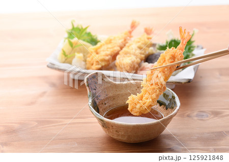 天ぷら盛り合わせ　（ 海老、しいたけ、人参、玉葱、大葉 ） 125921848