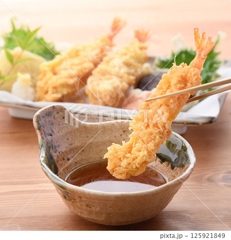 天ぷら盛り合わせ ( 海老、しいたけ、人参、玉葱、大葉 ) 天ぷら盛り合わせ ( 海老、しいたけ、人参、玉葱、大葉 ) 125921849