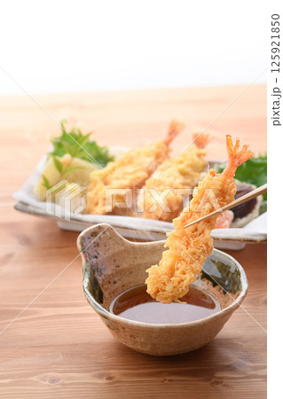 天ぷら盛り合わせ　（ 海老、しいたけ、人参、玉葱、大葉 ） 125921850