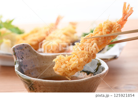 天ぷら盛り合わせ ( 海老、しいたけ、人参、玉葱、大葉 ) 天ぷら盛り合わせ ( 海老、しいたけ、人参、玉葱、大葉 ) 125921854