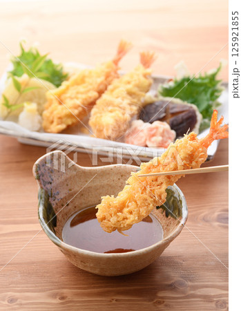 天ぷら盛り合わせ ( 海老、しいたけ、人参、玉葱、大葉 ) 天ぷら盛り合わせ ( 海老、しいたけ、人参、玉葱、大葉 ) 125921855