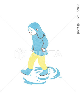 長靴で水たまりに入る女の子 125922863
