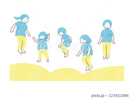 楽しそうにジャンプする子どもたち 125922866